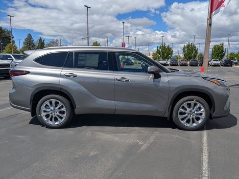 New 2026 Toyota Highlander Limited AWD/4WD image 7