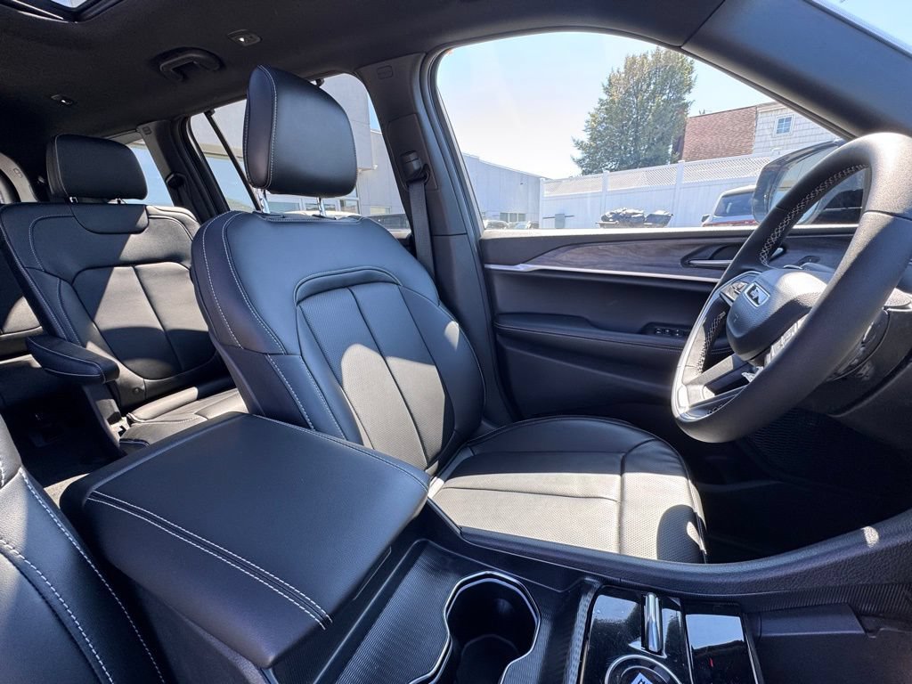 New 2025 Jeep Grand Cherokee L Limited w/ Luxury Tech Group II AWD/4WD image 20