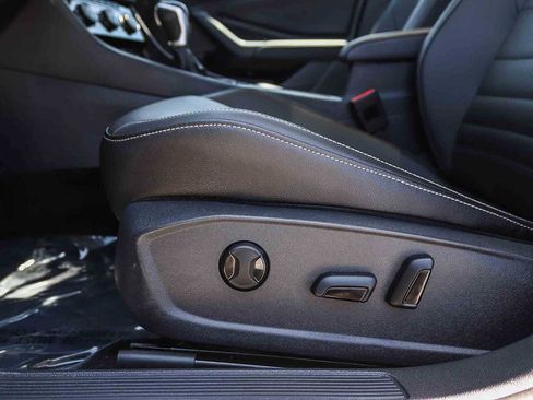 Used 2023 Volkswagen Jetta SE w/ Panoramic Sunroof Package FWD image 20