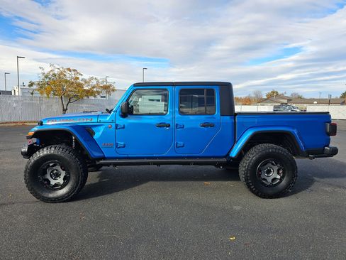 Used 2020 Jeep Gladiator Rubicon image 3