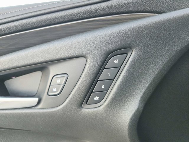 Used 2020 Buick Envision Essence FWD image 29