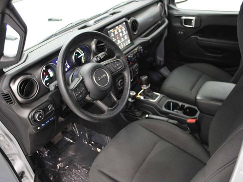 Used 2023 Jeep Wrangler Unlimited w/ Sun & Screen Package AWD/4WD image 17