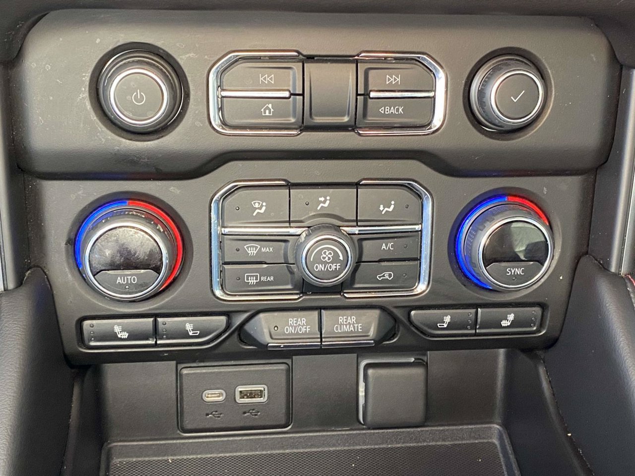 Used 2021 Chevrolet Suburban RST AWD/4WD image 42