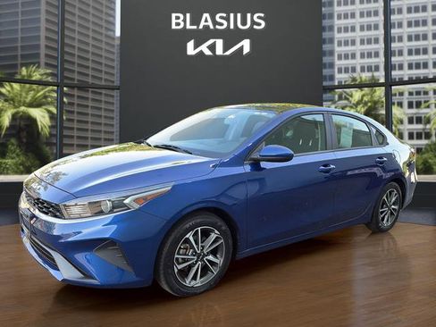 Certified 2022 Kia Forte LXS FWD image 1