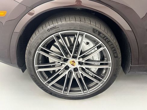 Used 2022 Porsche Cayenne Turbo image 30