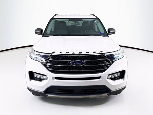 Used 2020 Ford Explorer XLT w/ Equipment Group 202A RWD image 3