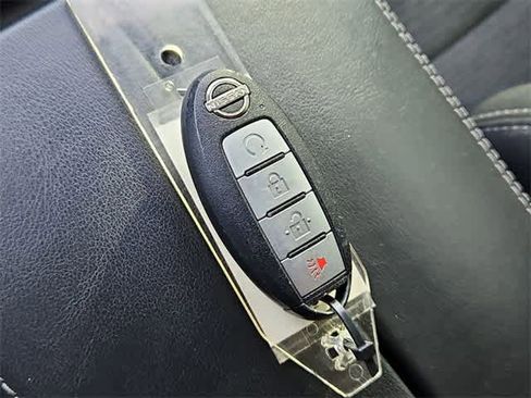 Used 2022 Nissan Rogue SV image 33