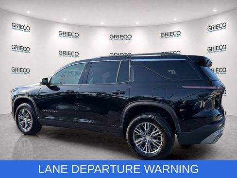 Used 2025 Chevrolet Traverse LT FWD image 5