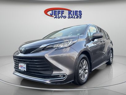 Used 2022 Toyota Sienna XLE