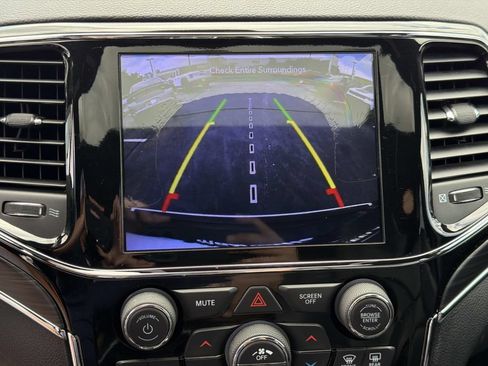 Used 2020 Jeep Grand Cherokee Limited AWD/4WD image 34