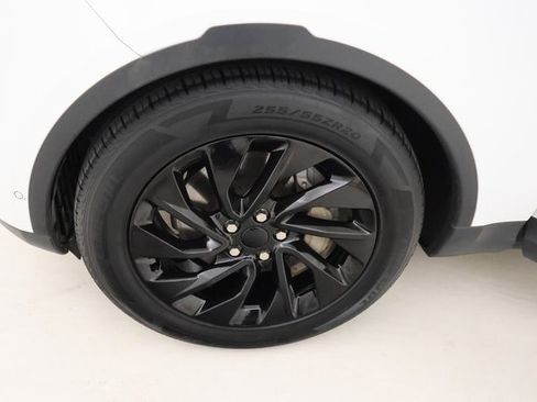 Used 2024 Land Rover Discovery S image 6