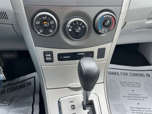 Used 2013 Toyota Corolla LE image 20