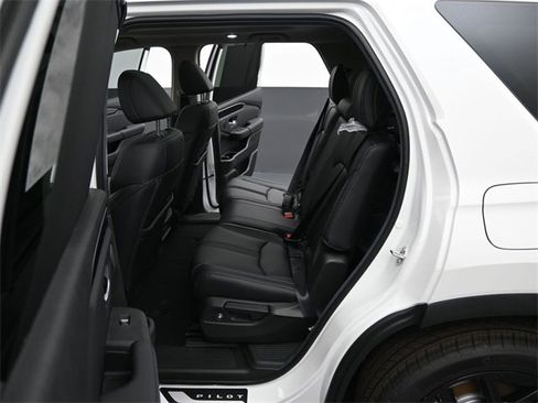 New 2025 Honda Pilot Touring image 7