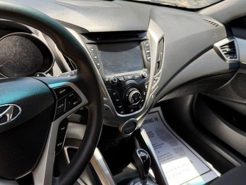 Used 2015 Hyundai Veloster FWD image 13
