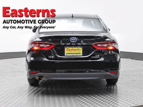 Used 2022 Toyota Camry LE FWD image 6