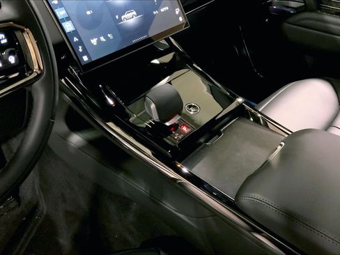 New 2026 Land Rover Range Rover Sport Dynamic SE AWD/4WD image 7