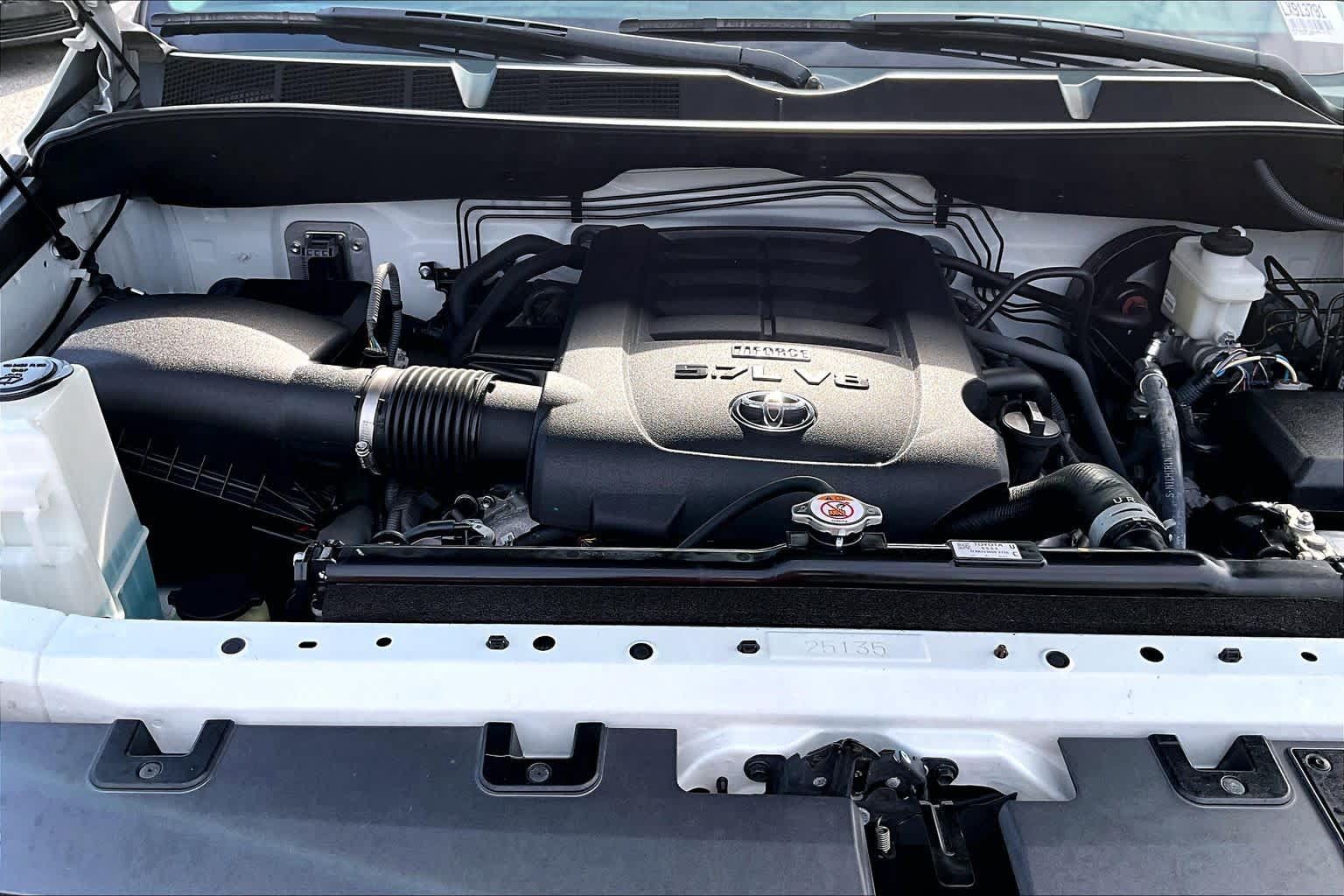 Used 2020 Toyota Tundra SR5 w/ SR5 Convenience Package AWD/4WD image 31