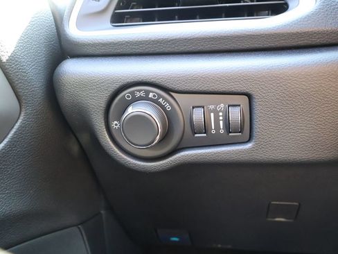 New 2027 Chrysler Pacifica Select FWD image 29