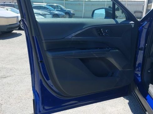Used 2024 Cadillac Lyriq Luxury RWD image 5