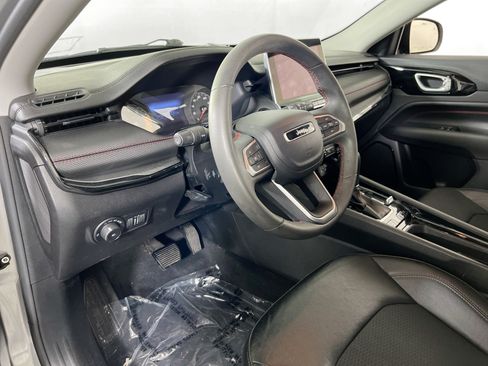 Used 2022 Jeep Compass Trailhawk AWD/4WD image 9