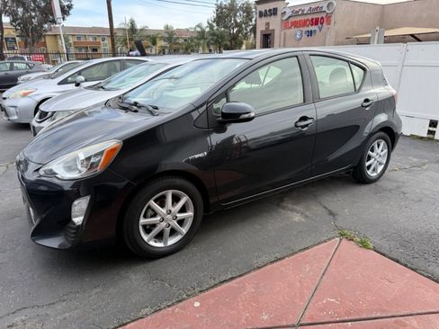 Used 2016 Toyota Prius C Three FWD image 1