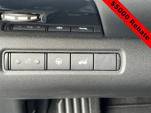 New 2025 Nissan Pathfinder SV w/ SV Premium Package image 10