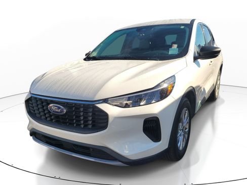 Used 2023 Ford Escape Active w/ Tech Pack #1 FWD image 3