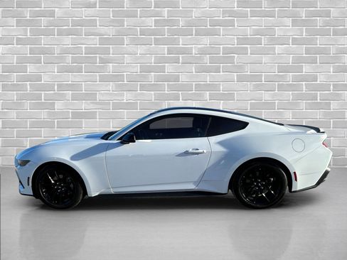 Used 2025 Ford Mustang Coupe image 7