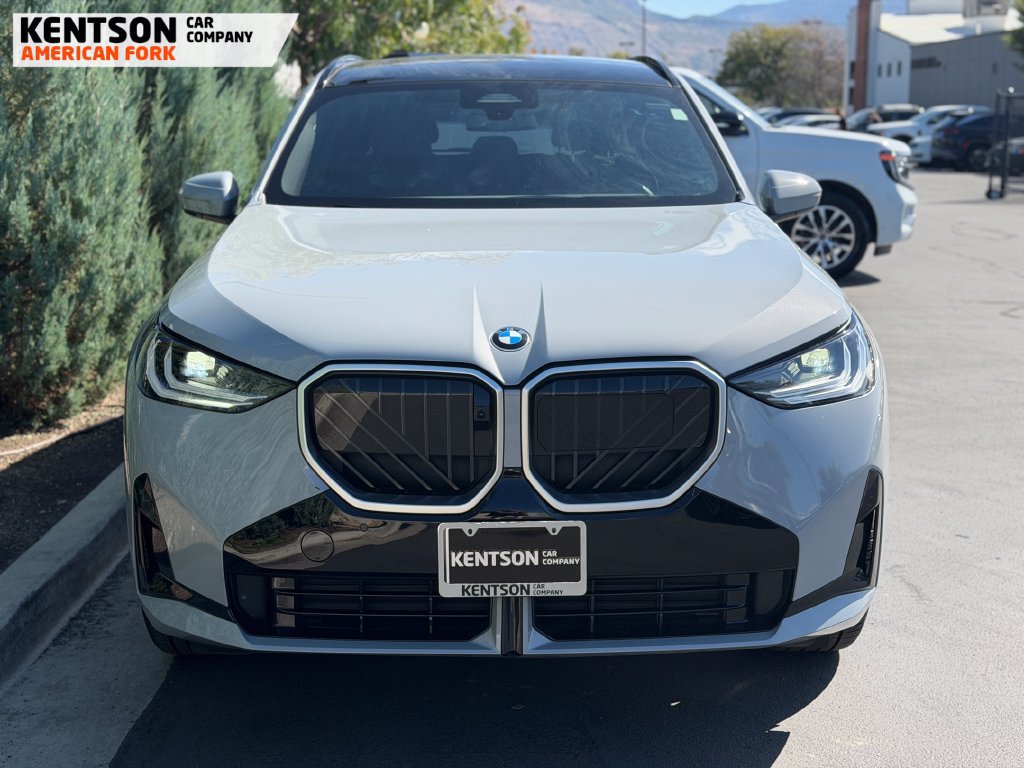 Used 2025 BMW X3 xDrive30i AWD/4WD image 2