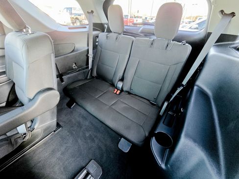 Used 2023 Ford Explorer XLT image 30