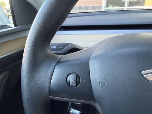 Used 2023 Tesla Model Y Performance image 33