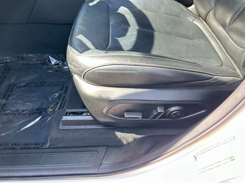 Used 2023 Jeep Grand Cherokee Limited w/ Black Appearance Package image 22