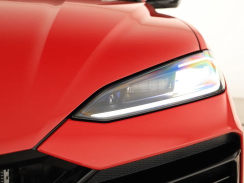 Used 2025 Lamborghini Urus SE AWD/4WD image 40