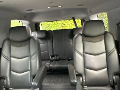 Used 2019 Cadillac Escalade Premium Luxury AWD/4WD image 14