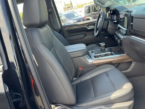 Used 2024 Chevrolet Silverado 1500 LT Trail Boss w/ Convenience Package II AWD/4WD image 15