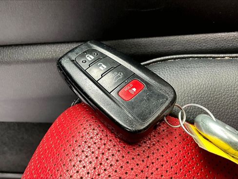 Used 2022 Toyota Highlander XSE image 11