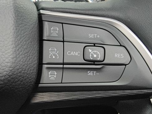 Used 2024 Jeep Grand Cherokee Altitude image 30