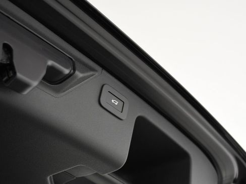 Used 2025 Land Rover Discovery Sport Dynamic SE image 26