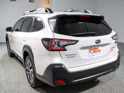 Used 2023 Subaru Outback Premium AWD/4WD image 9