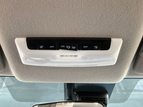 Used 2025 Nissan Versa SV FWD image 16