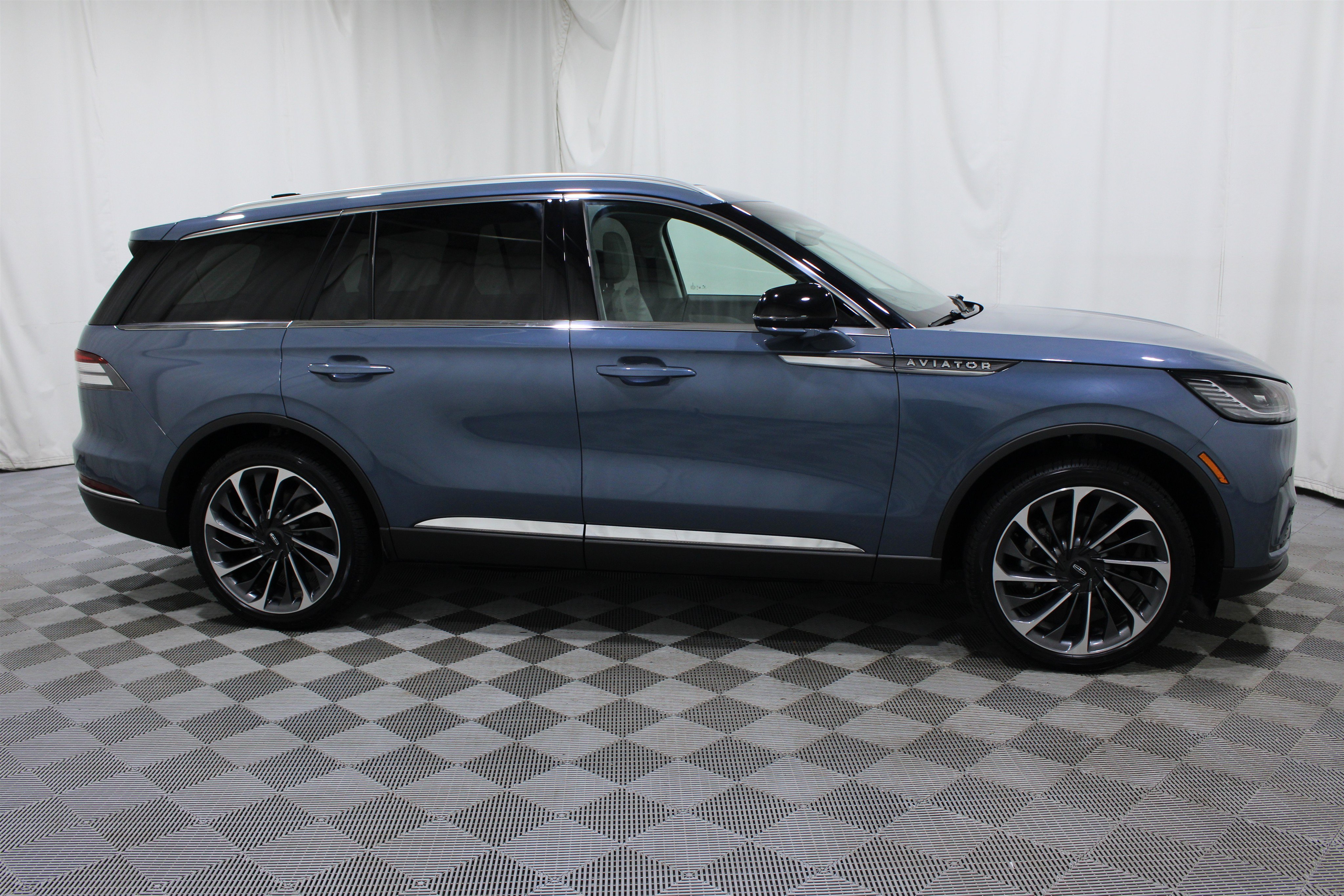 Used 2025 Lincoln Aviator Reserve w/ Equipment Group 201A AWD/4WD image 34