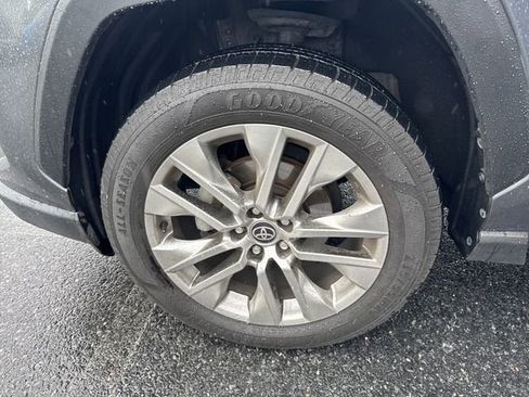 Used 2021 Toyota RAV4 XLE Premium AWD/4WD image 26