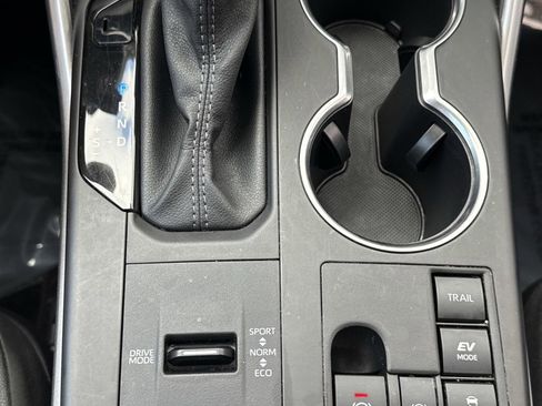 Used 2025 Toyota Highlander XLE image 31