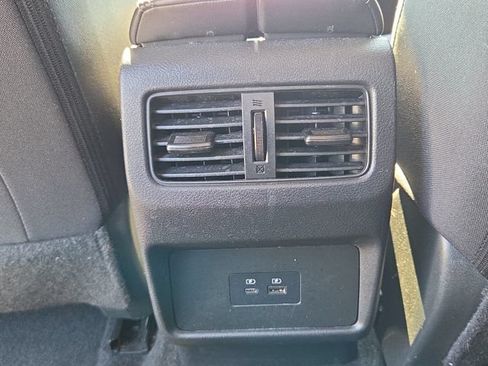 Used 2023 Nissan Rogue SV AWD/4WD image 16