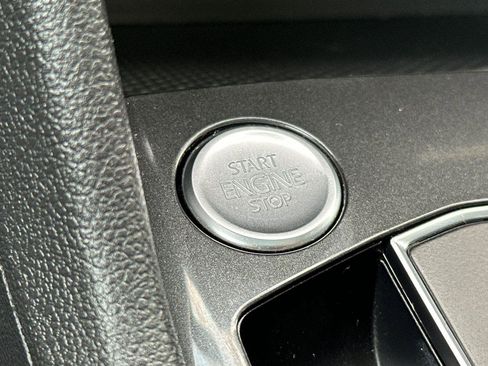 Used 2018 Volkswagen Tiguan SEL w/ 3rd Row Seat Package image 22