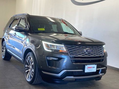 Used 2019 Ford Explorer Platinum image 2