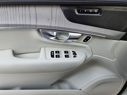 New 2025 Volvo XC90 T8 Ultra w/ Protection Package Premier image 39