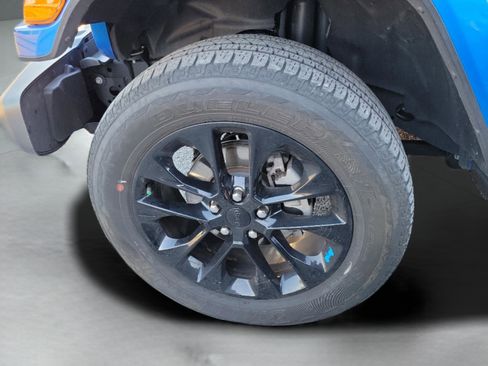 Used 2023 Jeep Wrangler Unlimited Sahara w/ Cold Weather Group image 29