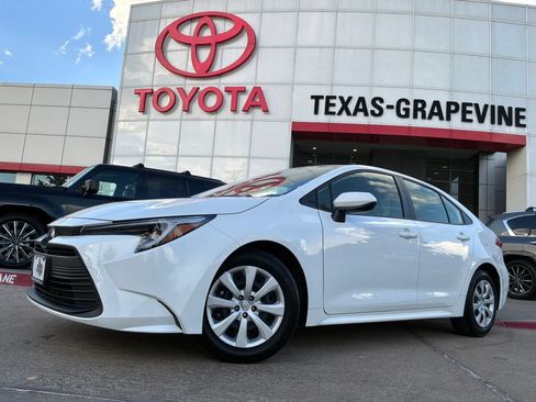 Used 2026 Toyota Corolla LE FWD image 2