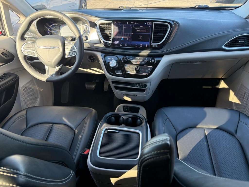 Certified 2024 Chrysler Pacifica Limited FWD image 9